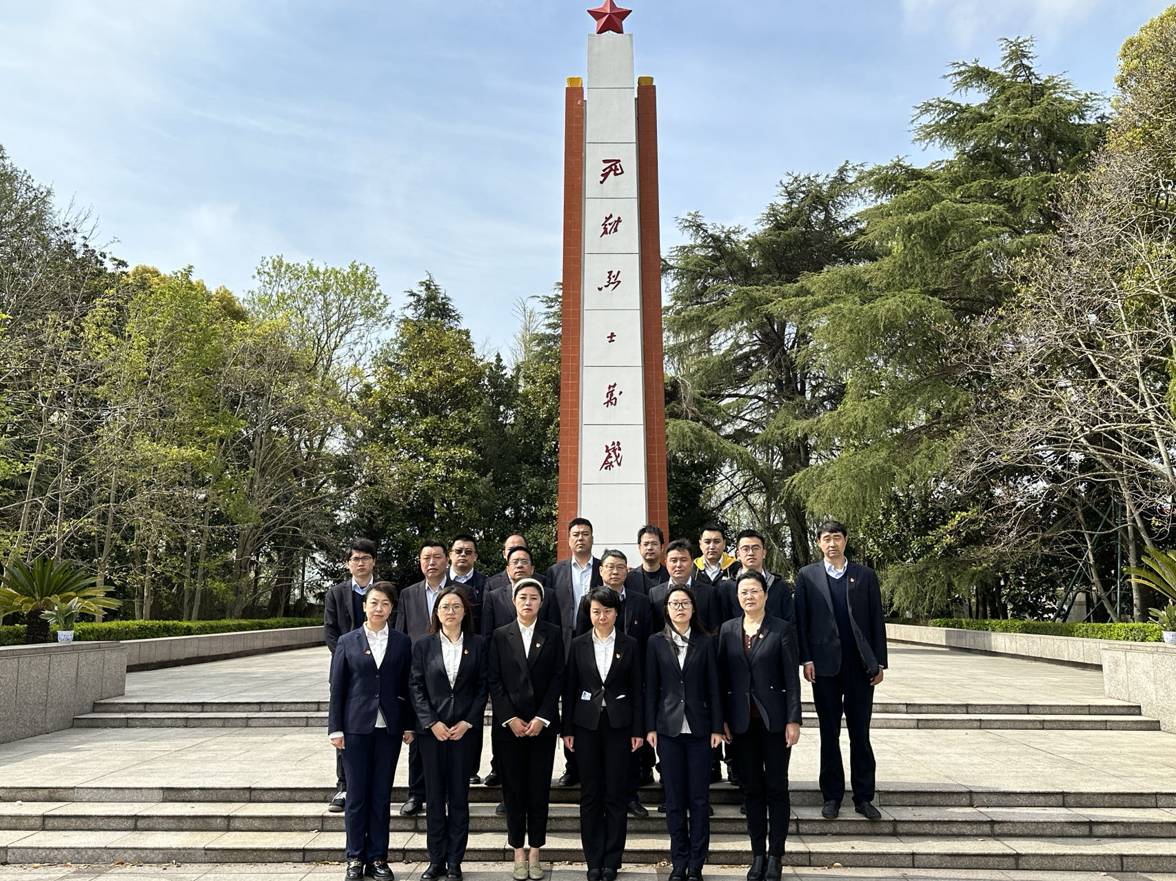 追思先烈丰功伟绩，缅怀英雄峥嵘岁月